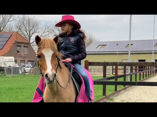 periodieke Vooruitzien Uitvoeren Westernzadel passen voor mijn pony en naar het bos - YouTube