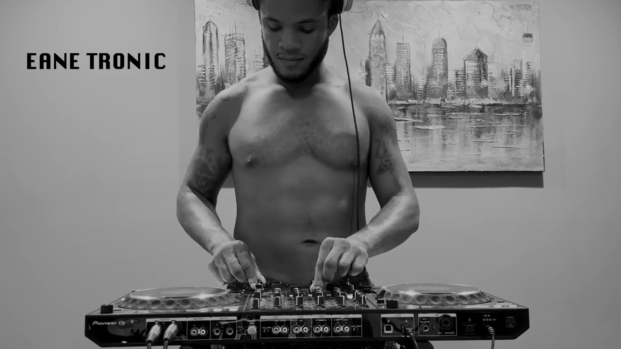 Смотреть «EANE TRONIC -HARD TECHNO SET (NOV.9)» на YouTube