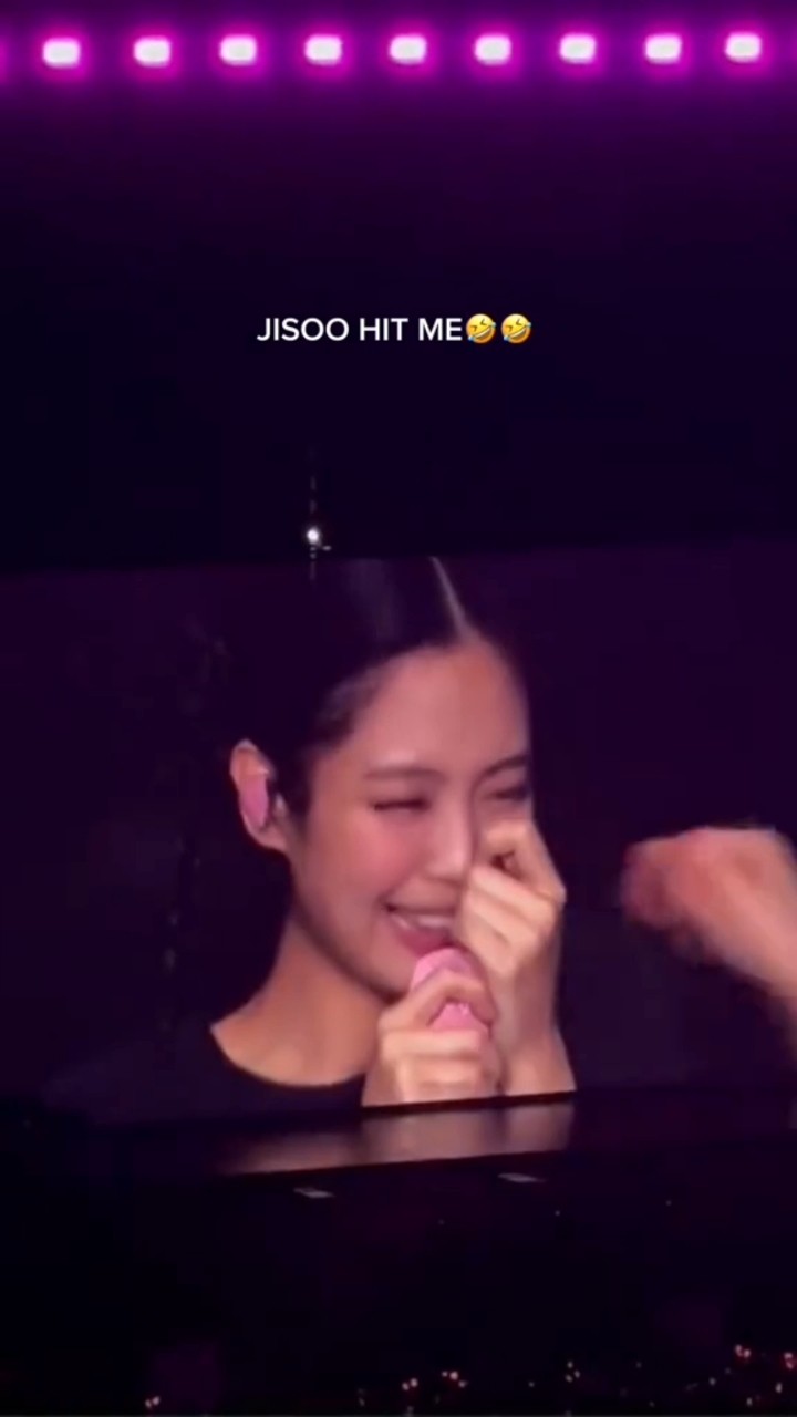 JISOO hit JENNIE ? #jisoo #jennie #lisa #rosé #blackpink #shorts
