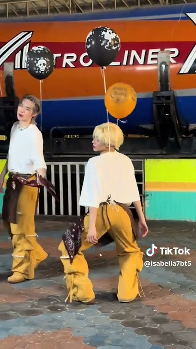 @legobaildo love kpop bad girl like you Lego eating it up 😫