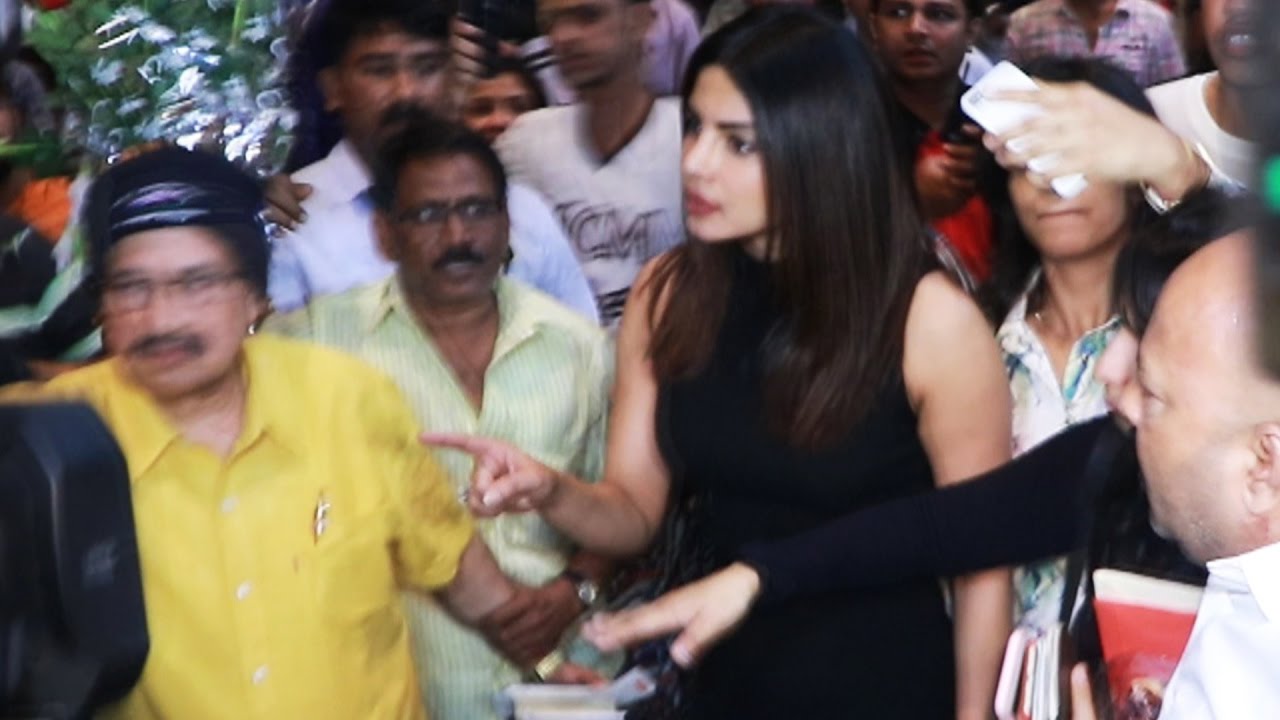 Priyanka Chopra SHOUTS At A FAN For Misbehaving At Airport