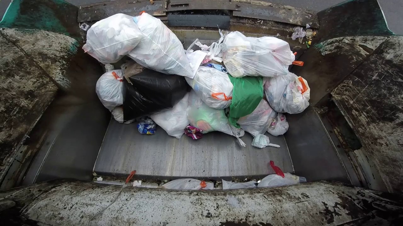 Awsome Rear Loader Garbage Truck Blade Awsomeness!!!!!!!!