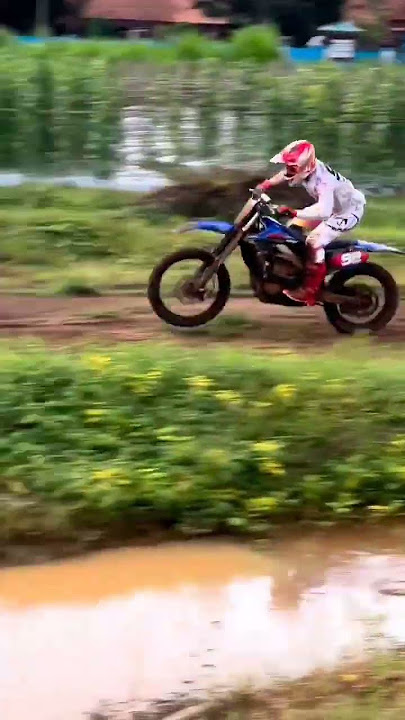 Wow nyobak trek KLX 250 CC sangat ber pawerr😱😱