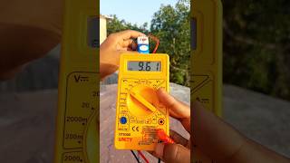 multimeter se 9v battery check #9vbattery #multimeter #youtubeshorts