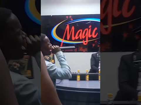 Producer Kubaya Akiwa Na Divenja Msanii Ndani Ya Kibati Cha Urugwai Suduaya Madekuti Keşfet