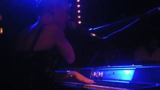 Trixie Whitley - breathe you in my dreams (live Chambery 2013)