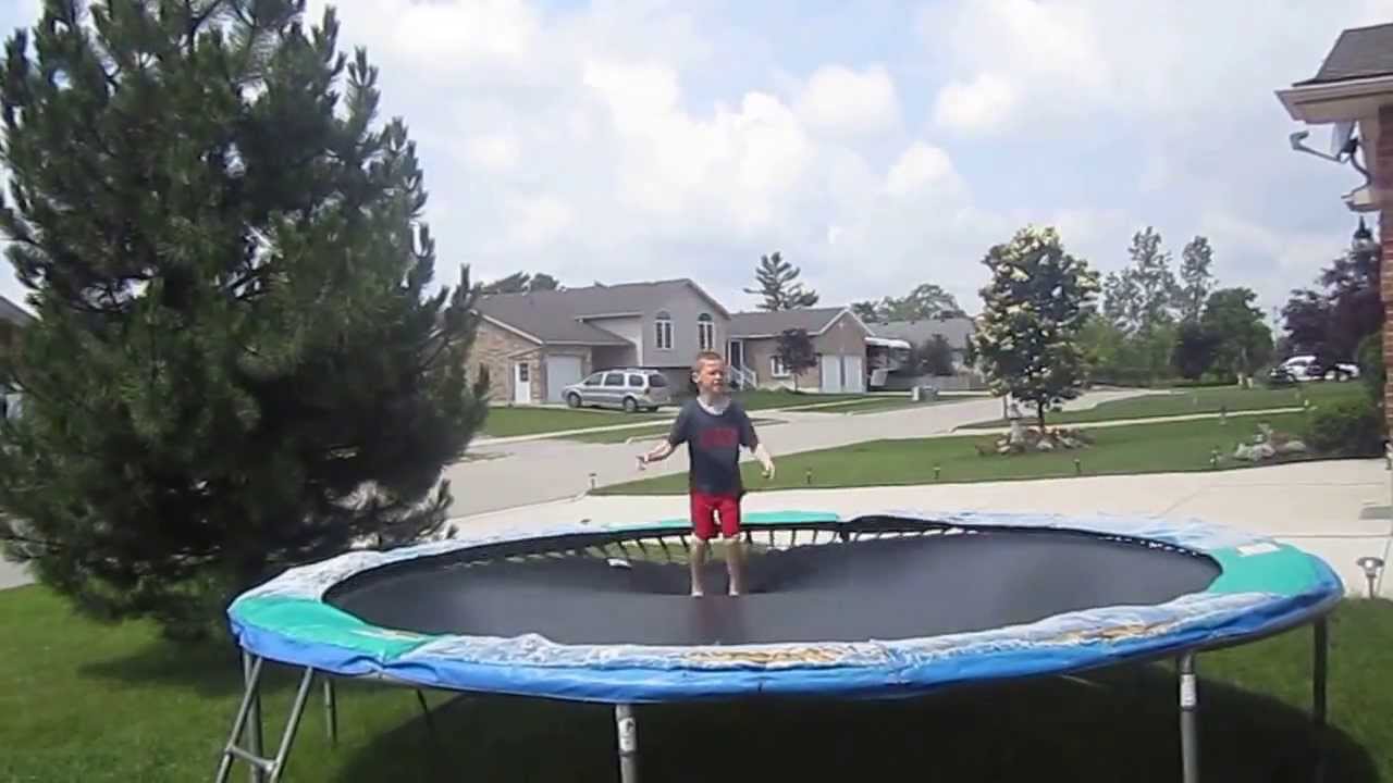 Landing a Frontflip On a Trampoline - YouTube