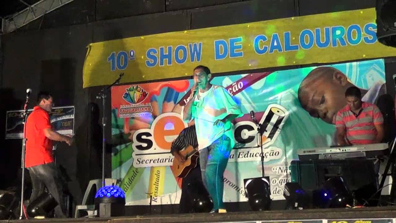 MEIO QUILO CANTANDO EM INGLÊS