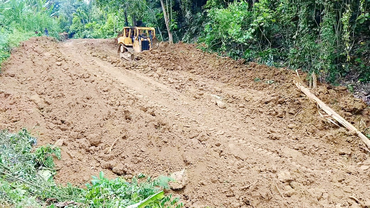 Step-by-Step Guide to D6R XL Bulldozer in Road Building - YouTube