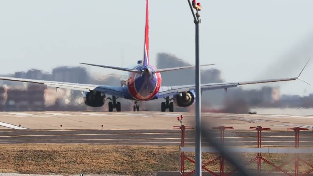 Southwest Flight 2964 Boeing 737-8 MAX N8950L Taking off at Dallas Love Field to Pittsburgh