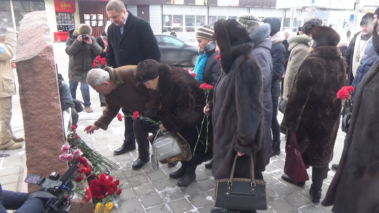 Теракт в Волгограде вокзал. Возложение цветов и панихида.