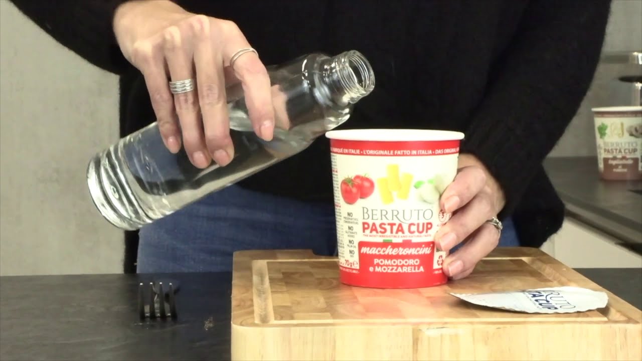 Preparazione  BERRUTO PASTA CUP: microonde e bollitore