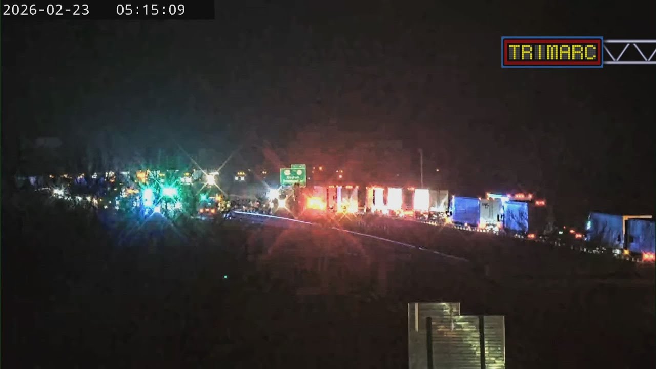 Traffic alert: a major crash has shut down I-71 - YouTube