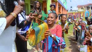 Upss And Cam World - Cam Last Day Of School