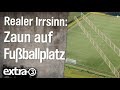 Realer Irrsinn: Zaun quer über den Fußballplatz | extra 3 | NDR