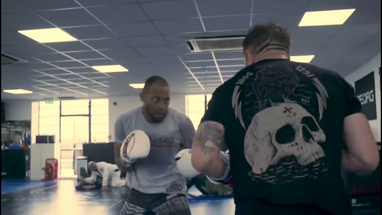 TOM HARDY EXCLUSIVE SPARRING FOOTAGE