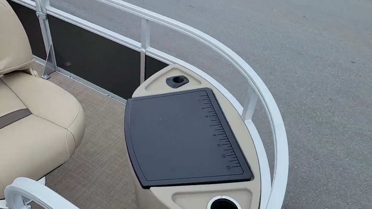 2021 Sun Tracker 22 fishing barge XP3