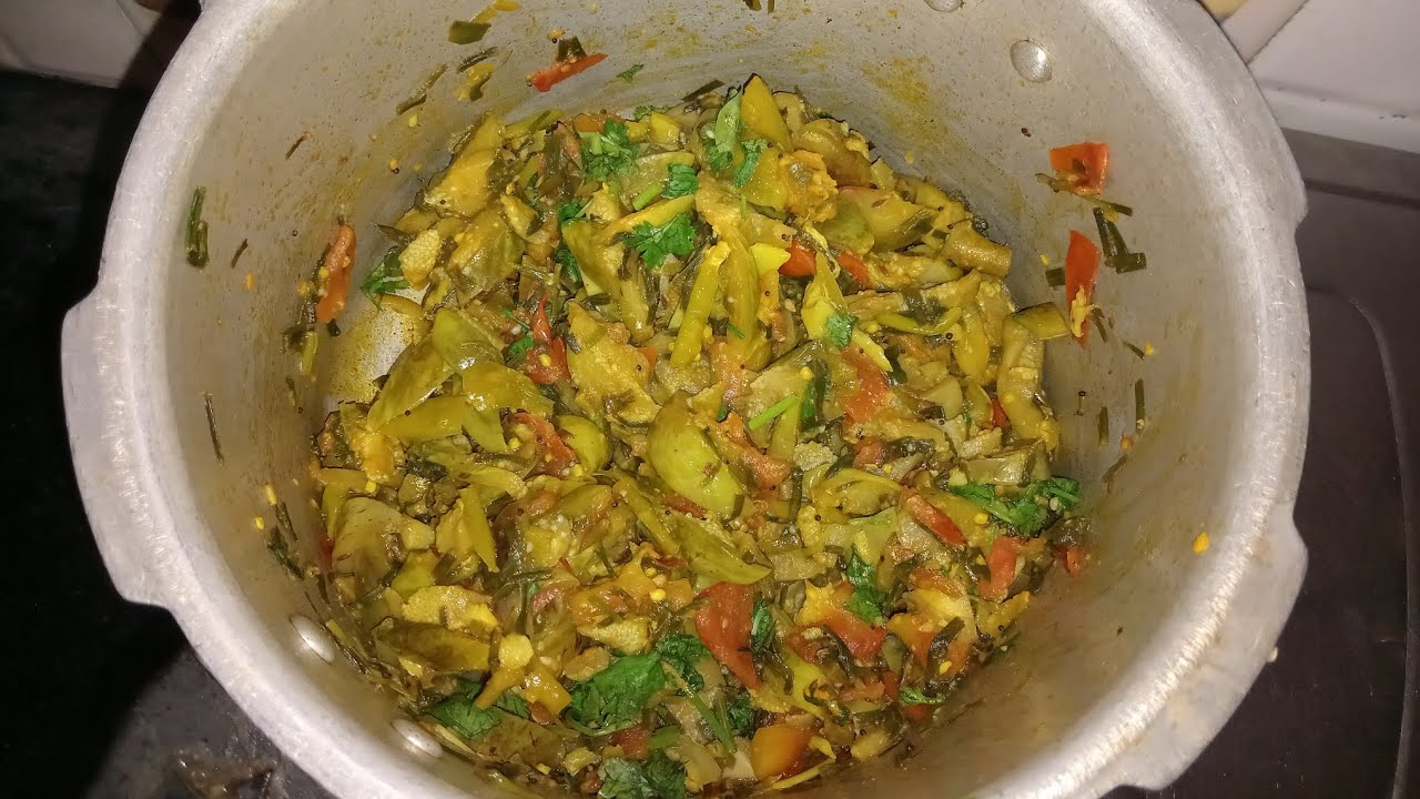 వంకాయ - ఉల్లికాడల కూర (Brinjal & Spring Onion Curry)