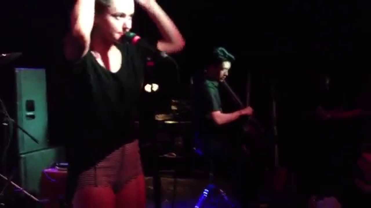 Meg Myers - Heart Heart Head (LIVE) - Riot Room Kansas City July 22, 2014