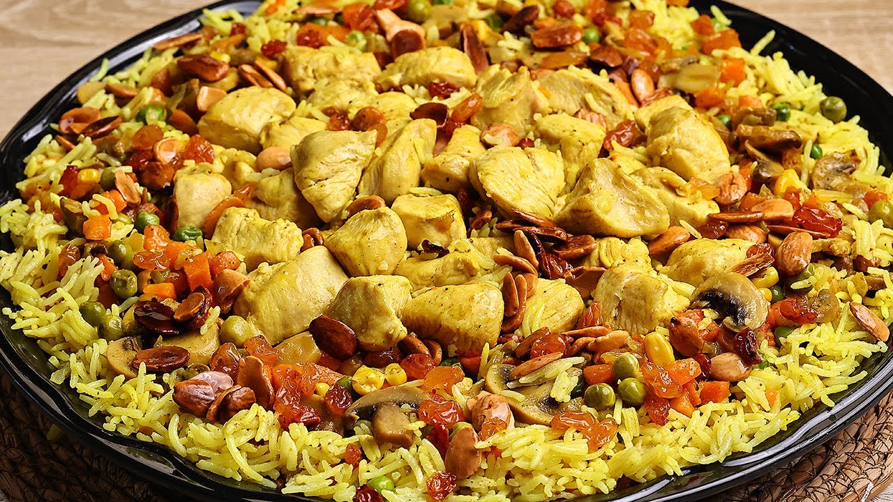 واخيرا بعد انقطاع طويل بسبب الحرب رجعتلكم  بوصفة الأرز بالدجاج والخضار بنكهة الكاري