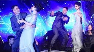 Akshay Kumar's CRAZY DANCE With Mouni Roy At GOLD Music Launch Event.