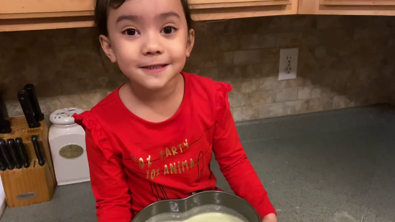 Alyssa Rae baked a cake on her own. - YouTube
