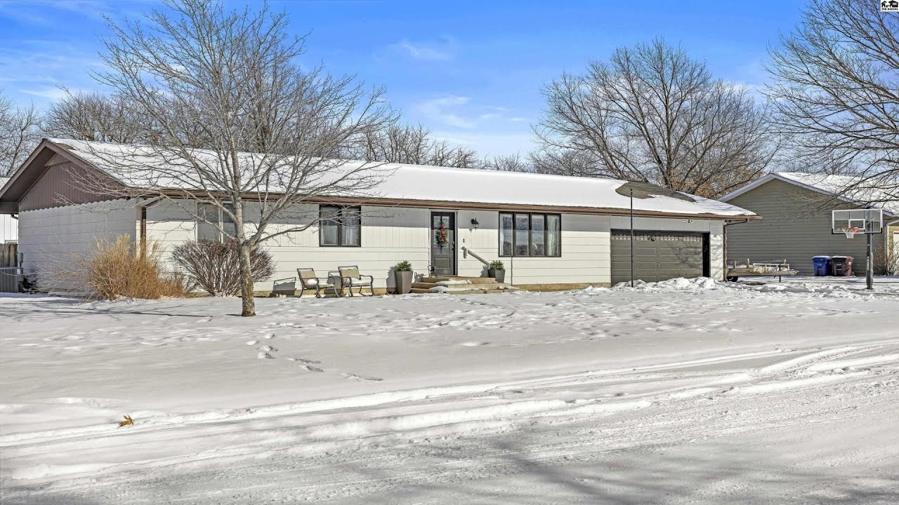 NEW LISTING: 210 W Walnut St Moundridge KS 67107