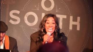 Lizz Hogue singing 'Don't Ask My Neighbor'