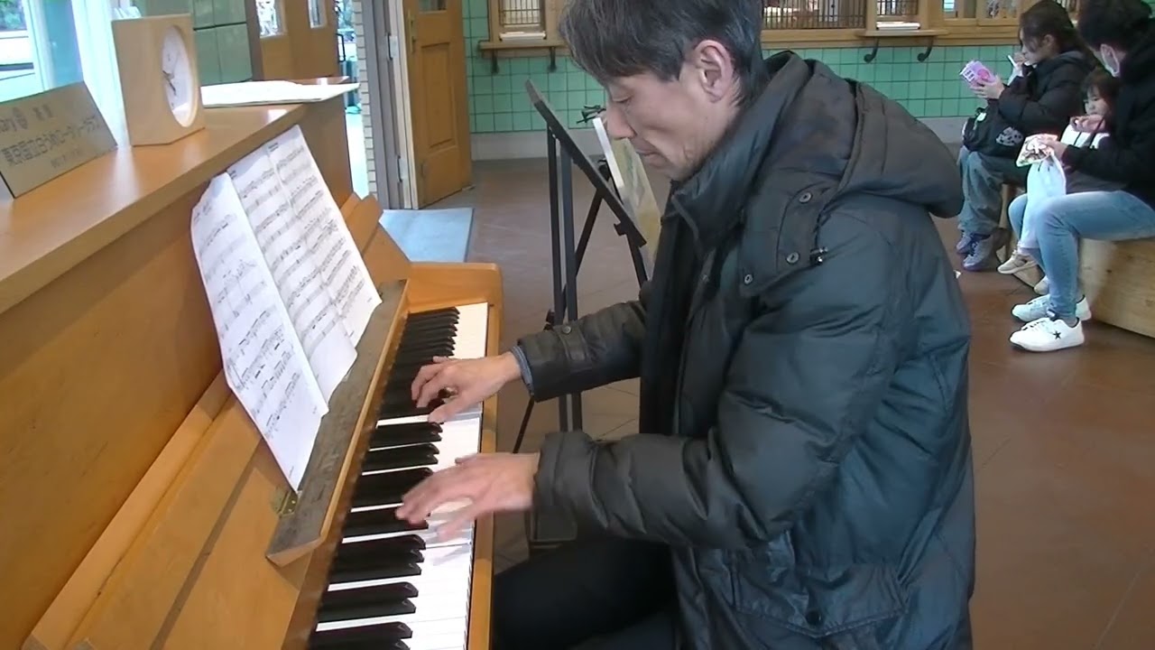 2025-12-28　国立駅　ピアノ