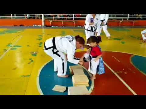 يالهووووي ع العسل ردود فعلها حلوة بغباء