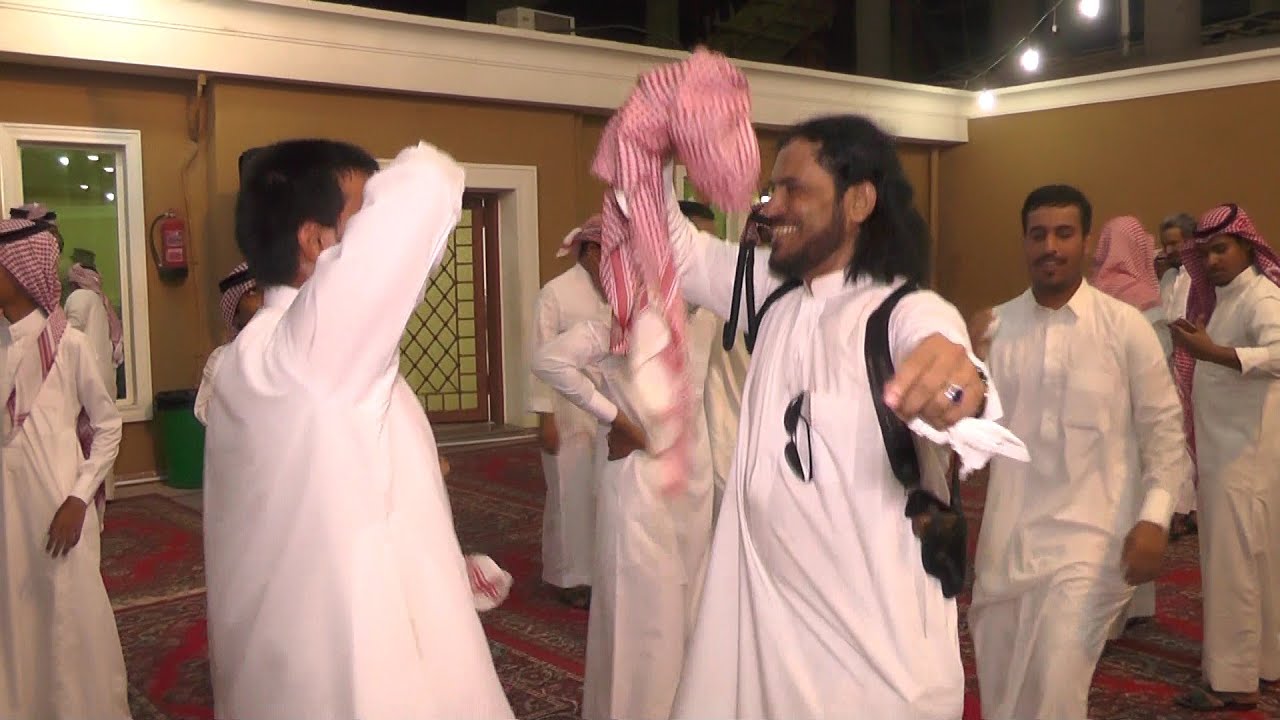 صوت حاكم الشيباني ولا يشوش راسي رميت الشماغ والعقال عزالله يعزكم ويرفع قدركم ياعيال منيف