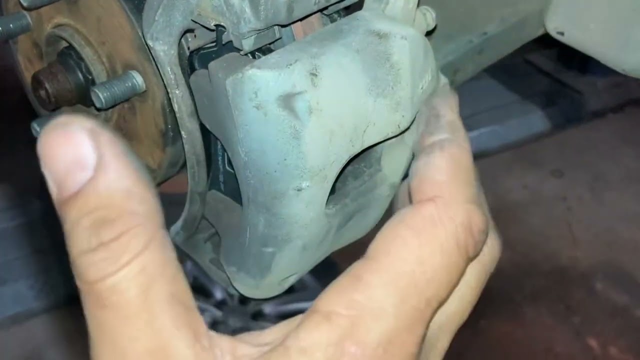 DICA PARA TIRAR BATIDO CRÔNICO NAS PINÇAS DE FREIO DO TOYOTA COROLLA.