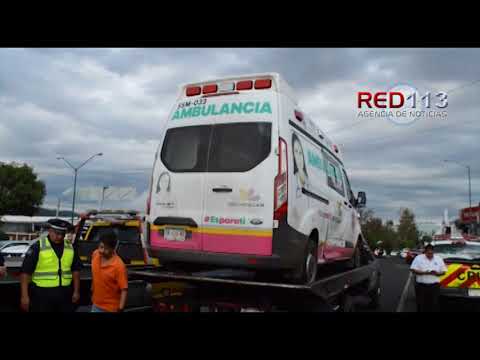 VIDEO Se registra carambola en la salida de Morelia a "Mil Cumbres", hay una ambulancia dañada