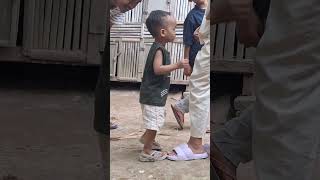 Ekspresi Bocil Makan Ceri Kersen