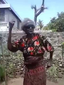 Aksi Gokil Seorang Nenek joget Bergoyang