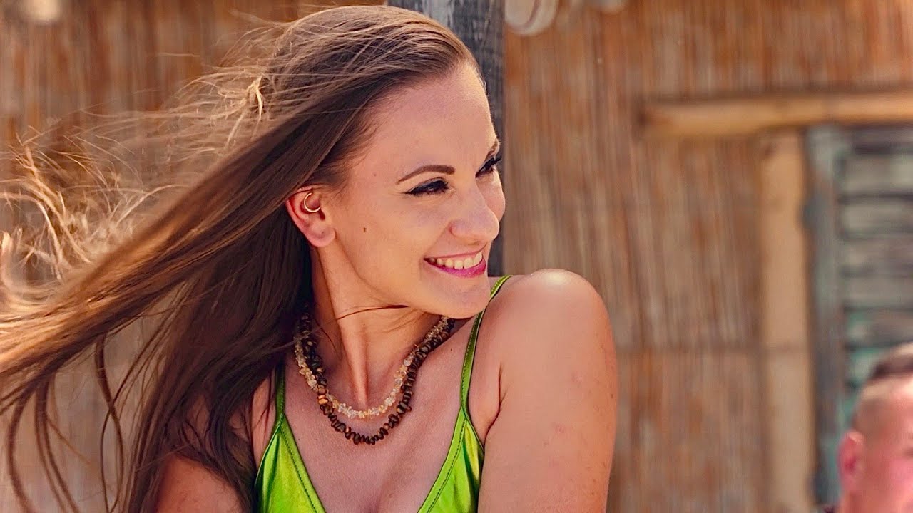 DJ Deka Feat. Miss Chrisstyn & Raul - Szólít a nyár  (OFFICIAL MUSIC VIDEO)