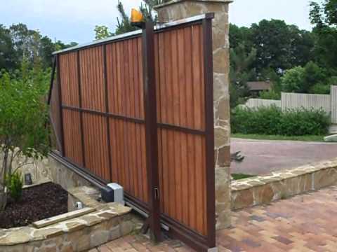 Зашивка ворот. Откатные ворота из дерева. Ворота из профнастила. Забор из подручных материалов. Зашивка входных ворот.