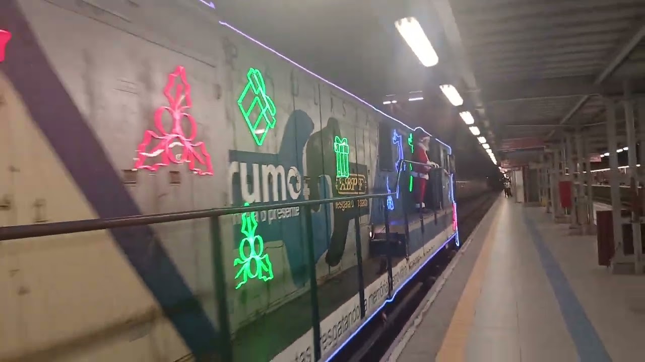 [0112] 🎄🎁🎅Trem natalino da rumo passando em Calmon-Viana... 