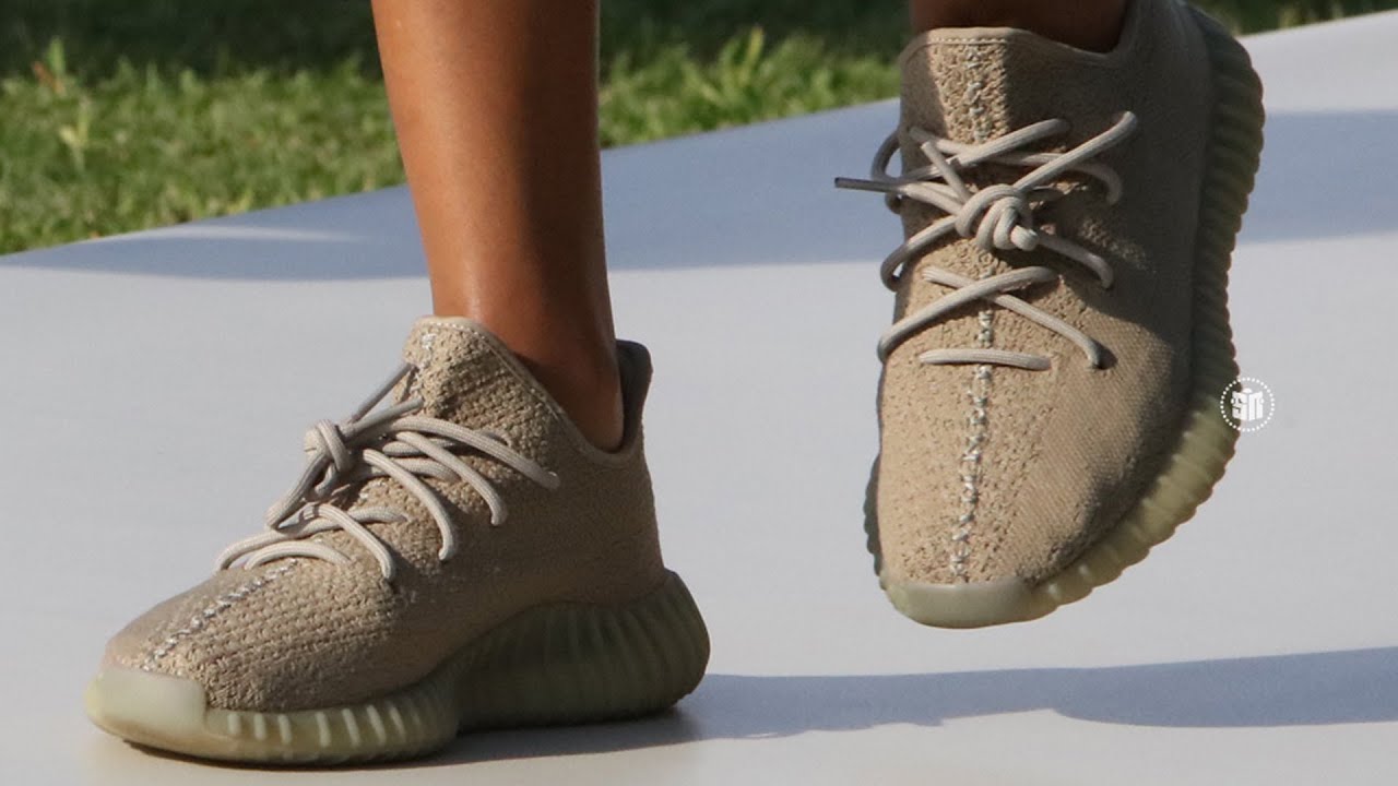 Изи буст би изи. Adidas Yeezy Boost 350. Adidas Yeezy Green. Adidas Yeezy 350 Green. Adidas Yeezy Boost зеленые.