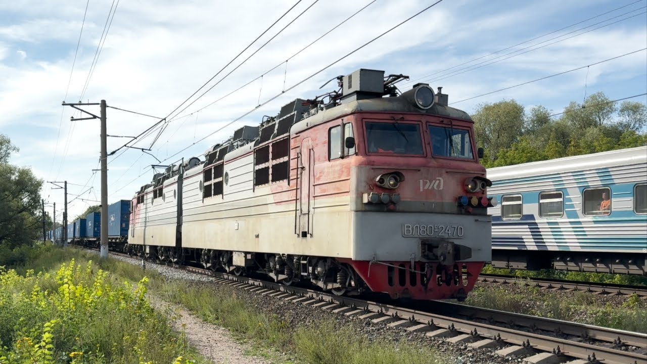 Встреча пассажирского и грузового поезда