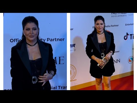 بالاسود اطلالة ساحرة للفنانة جومانا مراد في ثالث ايام مهرجان القاهرة السينمائي الدولي 2021