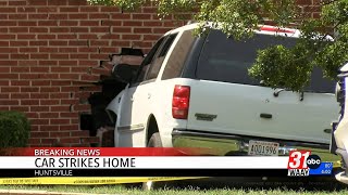 Car crashes into Huntsville home