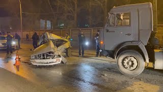 Боком под КамАЗ: неудачный обгон привёл к смертельному ДТП в Екатеринбурге