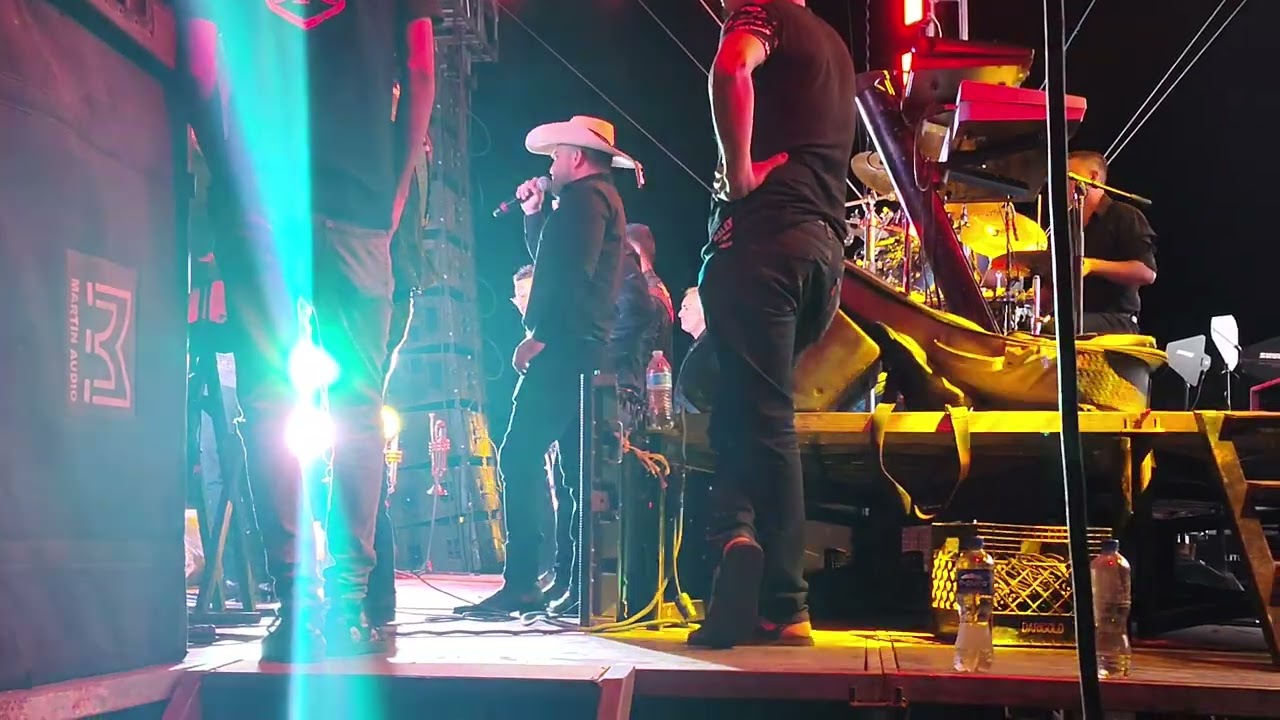 Viviendo la experiencia de ver tan cerca a Jony Ramírez y la Simpatía de Tierra Caliente 