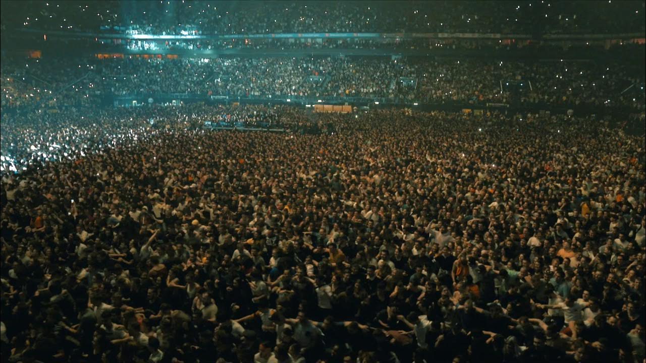 Paris la Defense Arena. DJ Snake Defense Arena photo. DJ Snake Defense Arena photo Anthony Ghnassia. Crowd control