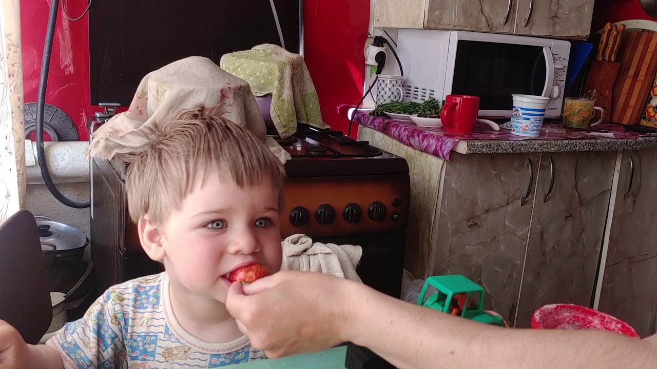 Клубничка в машине