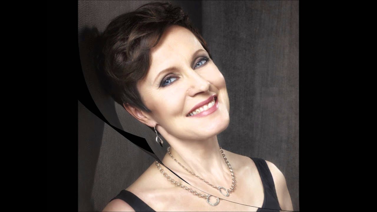 PELKÄÄ EN Virpi Piippo