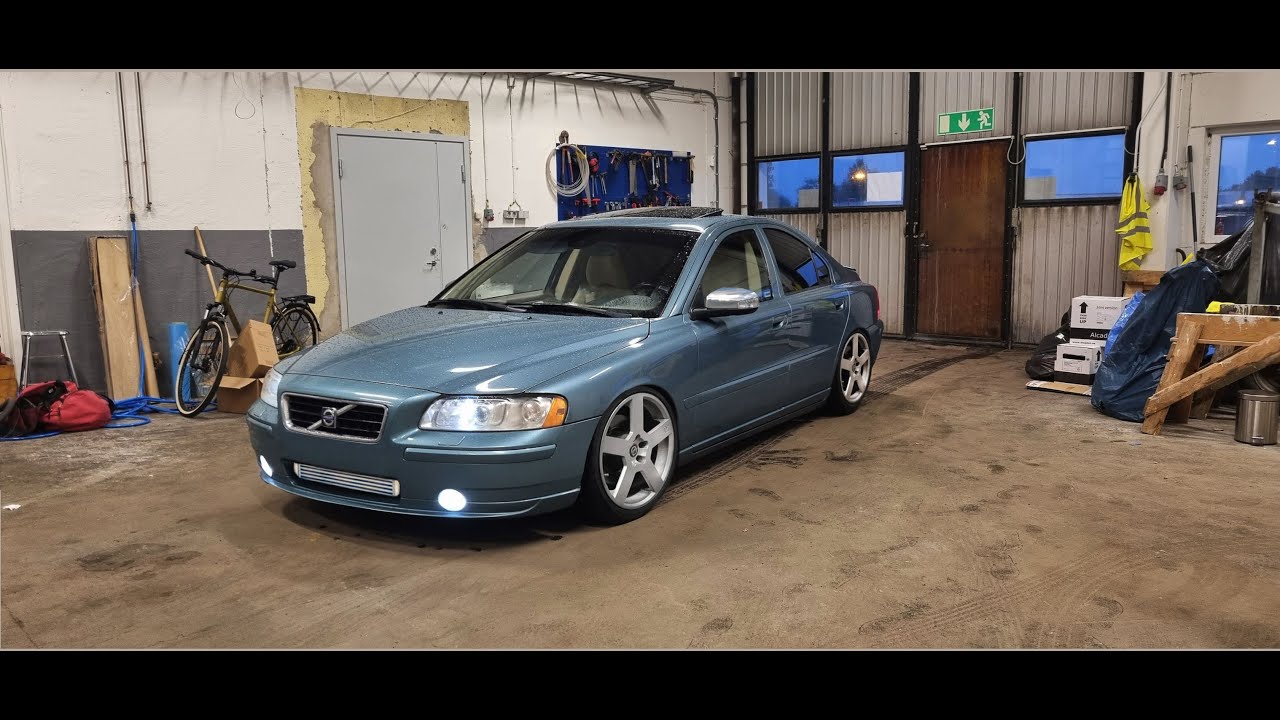 VOLVO S60 EXTREMLEY LOUD TURBO AND EXHAUST SOUND!