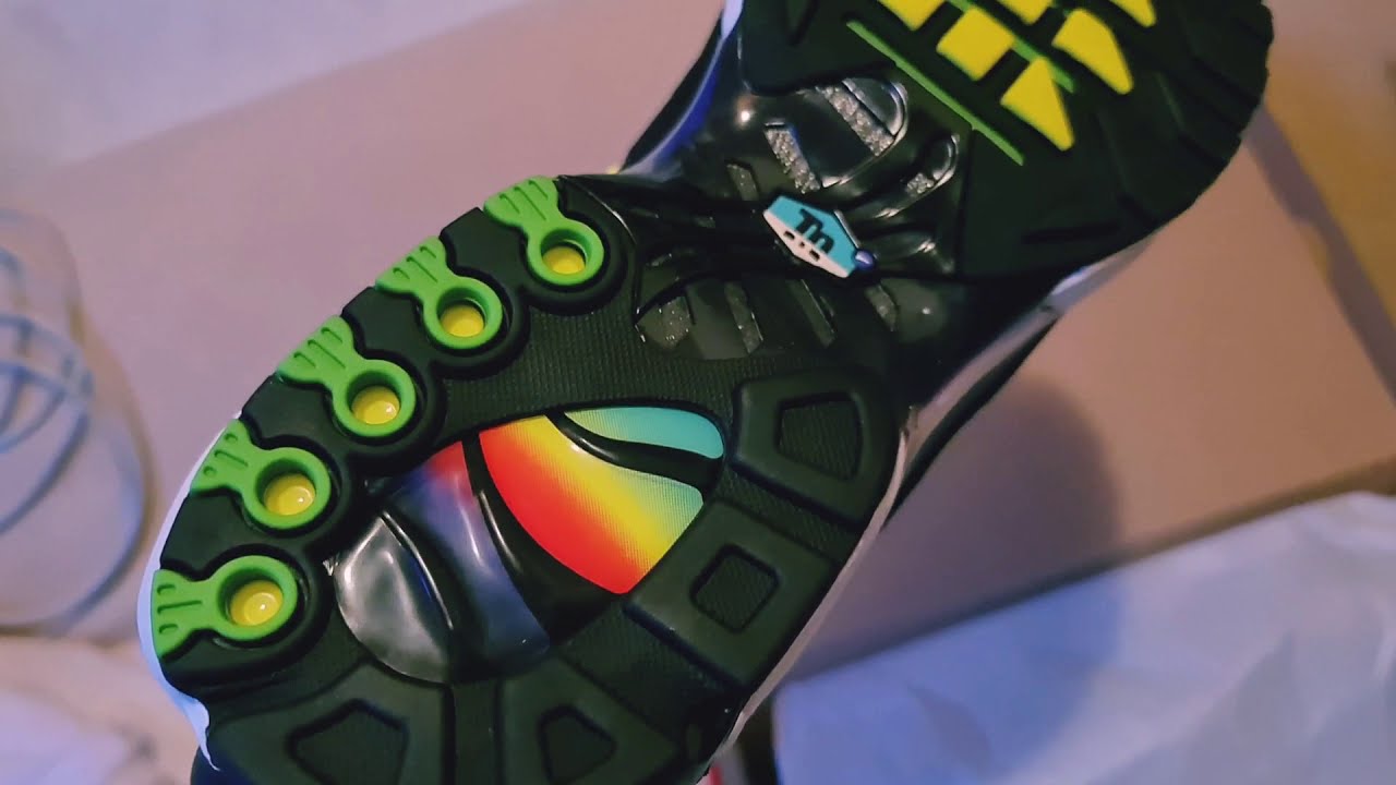 Nike Air Max Plus SE Unboxing Video