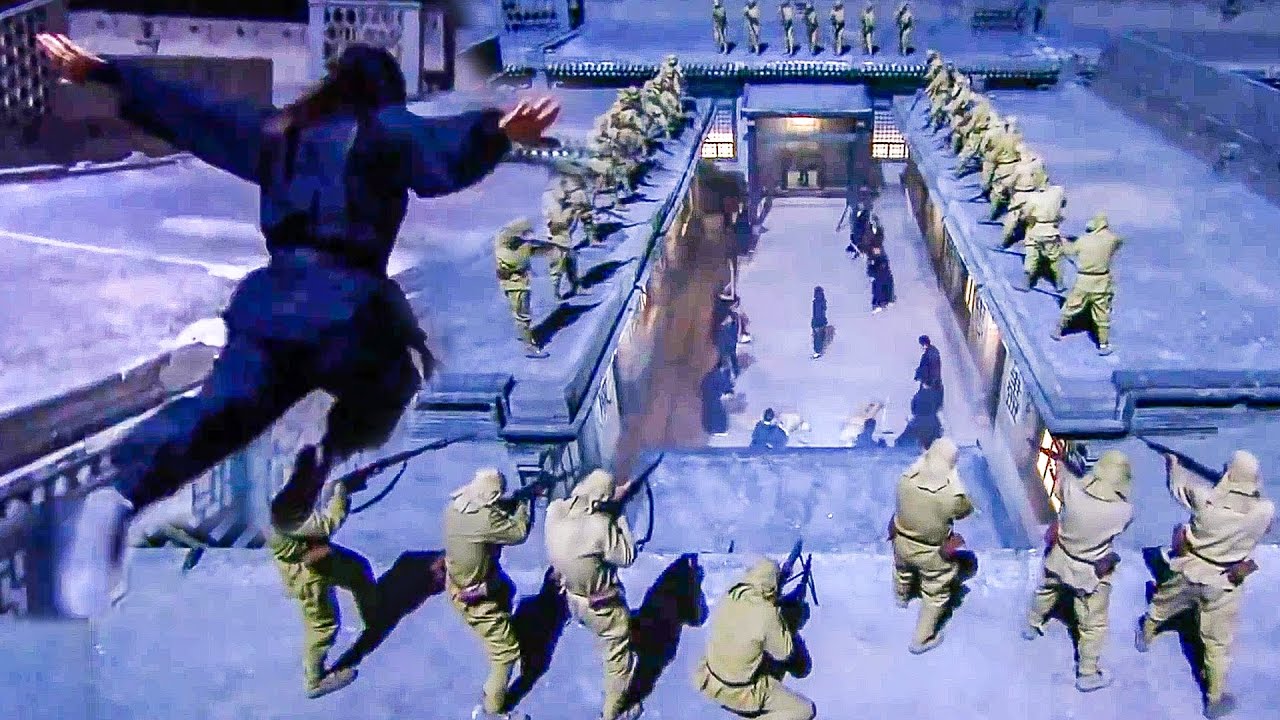 Девушка из деревни Кунг-фу летела в ловушку врага с высоты 100м была готова убить вражеского лидера.